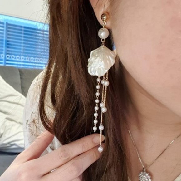 Shell Pearl Earrings - Picture 9 of 9